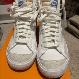 Nike White and Cream Athletic Shoes